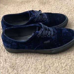 Women’s 9.5 Authentic style Vans